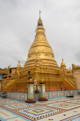 Pagoda dorada, Sagain, Myanmar
