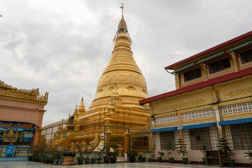 Sagaing pagoda dorada, Myanmar