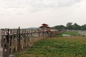 Antiguo puente de U Bein de madera de teca, Amarapura. Myanmar