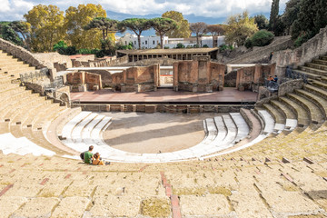 Obraz premium Ruin of amphitheatre - theatre in italian pompeii