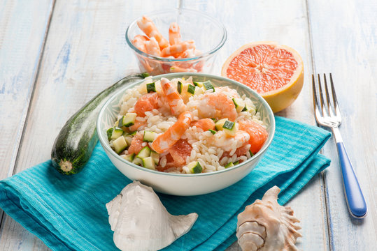 rice salad with shrimp zucchinis and grapefruit