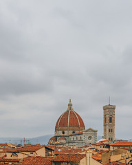 Obraz premium Florence Cathedral and Giotto's Bell Tower, under overcast sky, over houses of the historical center of Florence, Italy