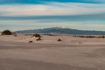 Fototapeta na wymiar El Capitan Peak from White Sands