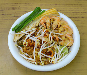 Thai style noodles (Padthai)