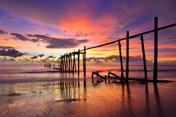 Fototapeta na wymiar Seascape of Jetty wooden in Pilai beach, Phang-Nga, Thailand. Beautiful of seascape at sunset in sea southern of Thailand, 
