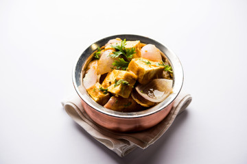 Paneer Do Pyaza  is a popular punjabi vegetarian recipe using cubes of cottage cheese  with lots of onion in a gravy