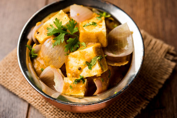 Paneer Do Pyaza  is a popular punjabi vegetarian recipe using cubes of cottage cheese  with lots of onion in a gravy