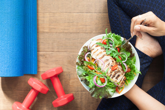 Healthy lifestyle. Sporty woman eating salad. Flat lay