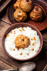 Rice porridge with apples
