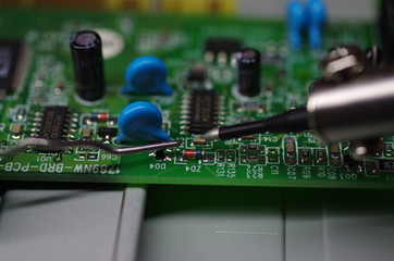 はんだ付け　電子回路　基盤
