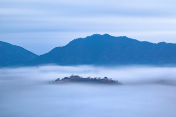 雲海に浮かぶ竹田城跡