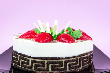 Strawberry cake with vanilla cream