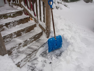 cleaning the entrance stairs during the snow storm