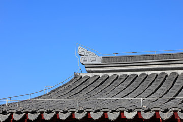 Fototapeta na wymiar Chinese traditional style tile-roofed house