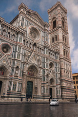 Fototapeta premium Florencja, Włochy - 24 marca 2014 - widok z przodu katedry Santa Maria del Fiore