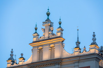 Kraków fragmenty architektury obiektów położonych na Rynku Głównym