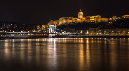 Fototapeta na wymiar Buda castle - Chain Bridge at night
