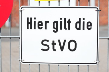 Verkehrsschild hier gilt die StVO