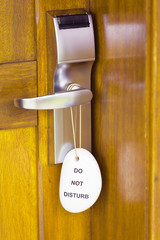 hôtel, chambre,porte fermée, étiquette do not disturb