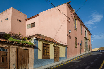Fototapeta na wymiar View of old La Orotava street going uphill
