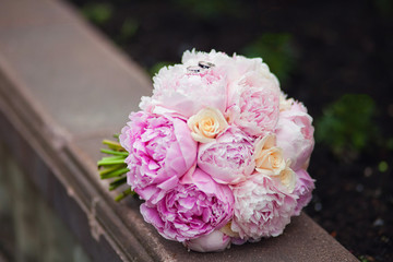 wedding rings and roses