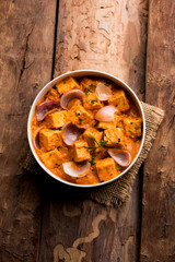 Paneer Do Pyaza  is a popular punjabi vegetarian recipe using cubes of cottage cheese  with lots of onion in a gravy