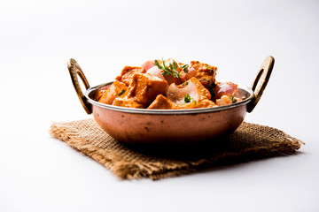 Paneer Do Pyaza  is a popular punjabi vegetarian recipe using cubes of cottage cheese  with lots of onion in a gravy