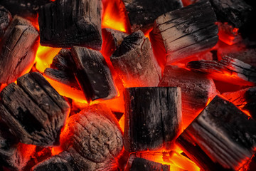 真っ赤に燃える炭　Red burning charcoal