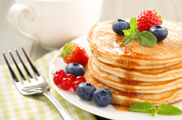 pancakes with maple syrup and fresh berries