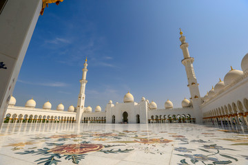 Obraz premium Inner courtyard Sheikh Zayed Mosque