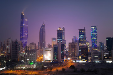 Fototapeta na wymiar Kuwait city at night
