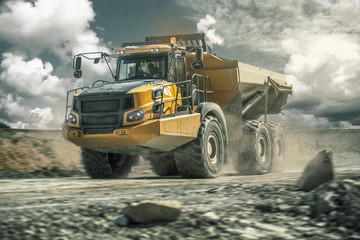 Dump Truck - Articulated Hauler - Wywrotka 1 © MOBILSTUDIO
