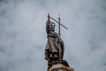 Italien - Die Kirche im Fels
