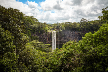 Fototapeta na wymiar Chamarel waterfall, mauritius island