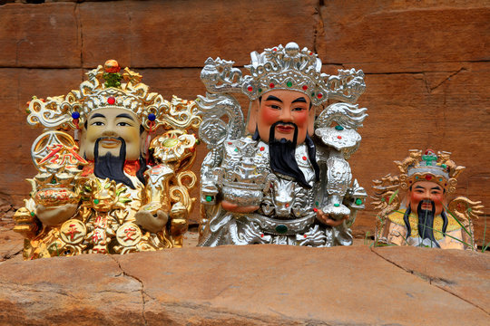 Ceramic mammon sculpture