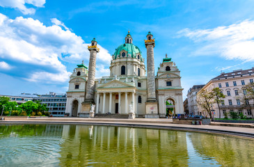 Fototapeta na wymiar Karlskirche church in Vienna, Austria