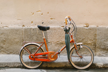 Fototapeta na wymiar Orange Bicycle in Florence Alley