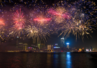 Hong Kong - 01 Februar, 2014: Fireworks at the celebration of the Chinese New Year .  Viewed from Hong Kong Island on Kowloon and Victoria Harbor