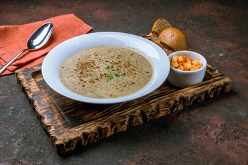 Cream soup of mushrooms
