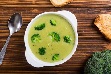 Fresh broccoli cream soup in bowl
