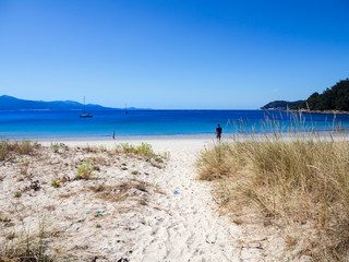 Fototapeta na wymiar Playas en la zona de Muros a Corrubedo en la Costa da Morte de Galicia, España, verano de 2018 