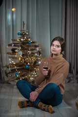 Fototapeta na wymiar Young girl posing with a Christmas Tree