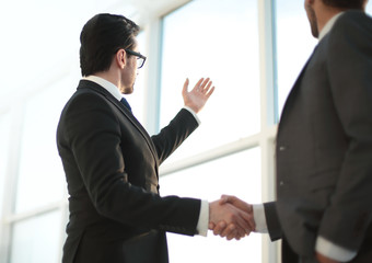 close up. businessmen shaking hands during a conversation in the office