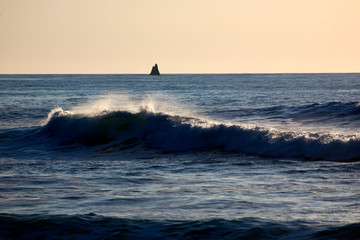Fototapeta premium island and waves