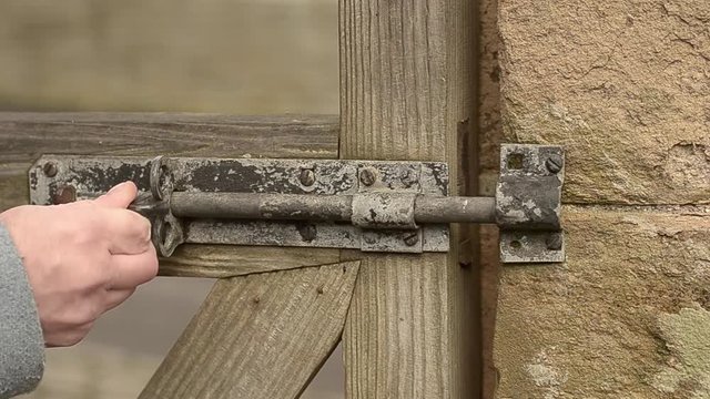 Closing a countryside gate