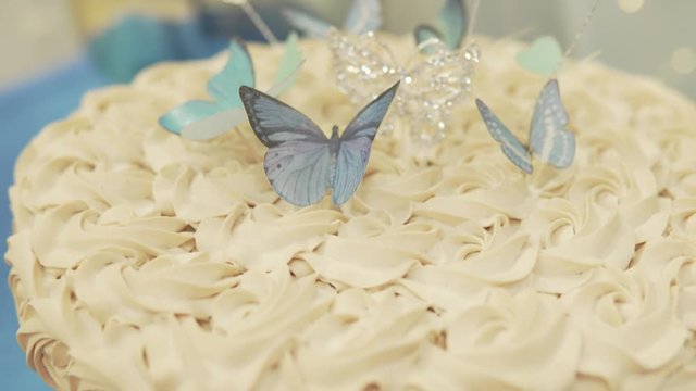 Quincea&radic;&plusmn;era's Cake with butterflies Decoration