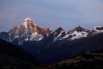 蜀山之后四姑娘山日照金山