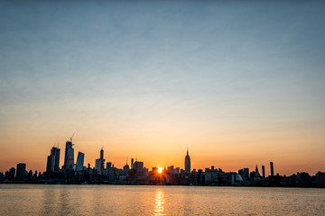 Fototapeta na wymiar NYC Skyline sunrise