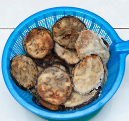 Berenjena frita con harina