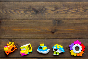 Obraz premium Handmade toys for newborn baby. Rattle. Wooden background top view mockup